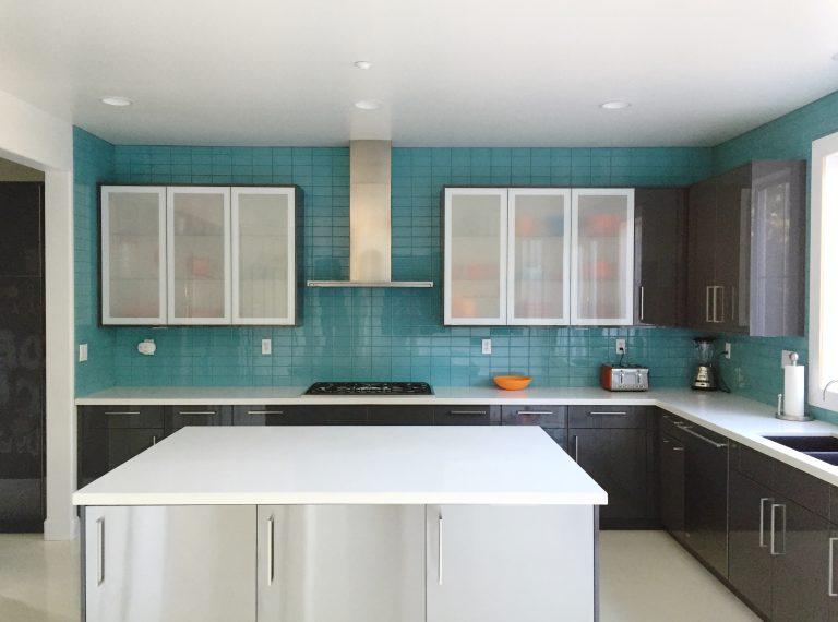 1503359023cool-kitchen-glass-backsplash-modern-aqua-glass-subway-tile-modern-kitchen-backsplash-jpg