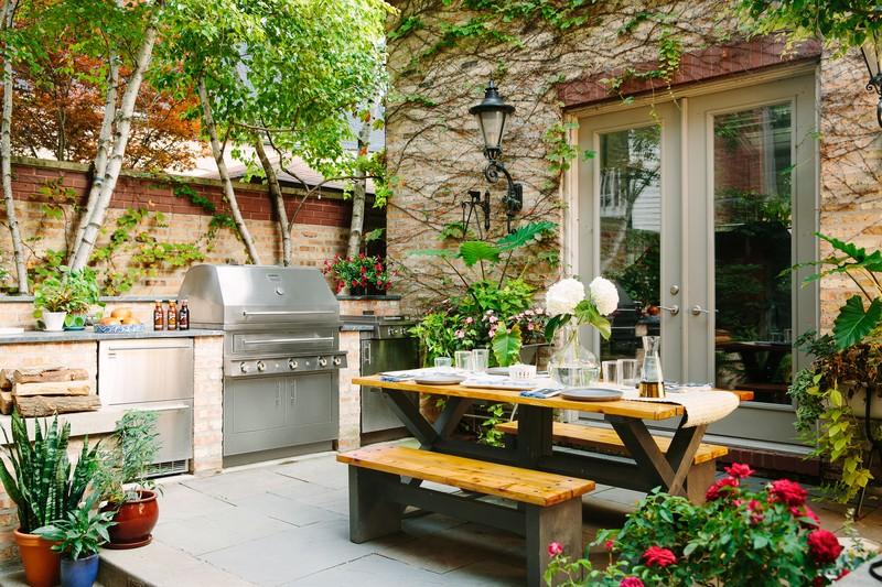 How to Design the Perfect Backyard Grill and Bar Area
