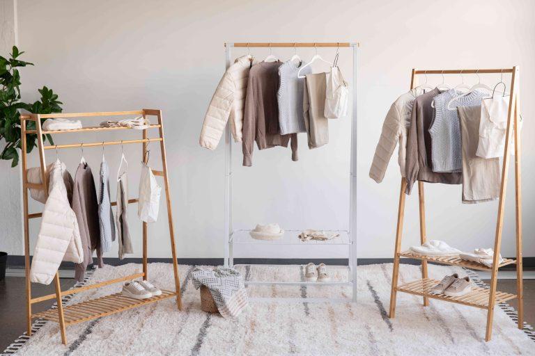 clothing-racks-group-Leticia-Almeida-photo-04.jpg-93662e0b647a443f83bf8001308c11fd