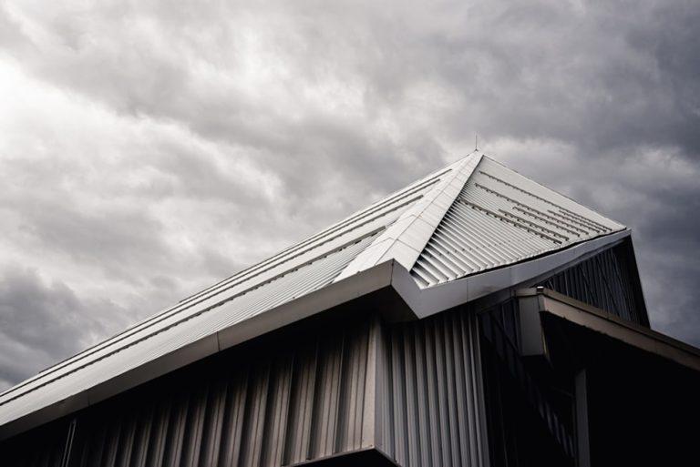 Expert Tips for Selecting the Right Roofing Contractor in Detroit