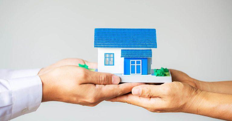 Real estate broker agent presenting and consult to customer to d