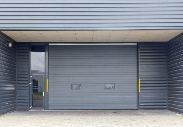 TheDoorFenceStoreInc-283213-Commercial-Garage-Door-Blogbanner1