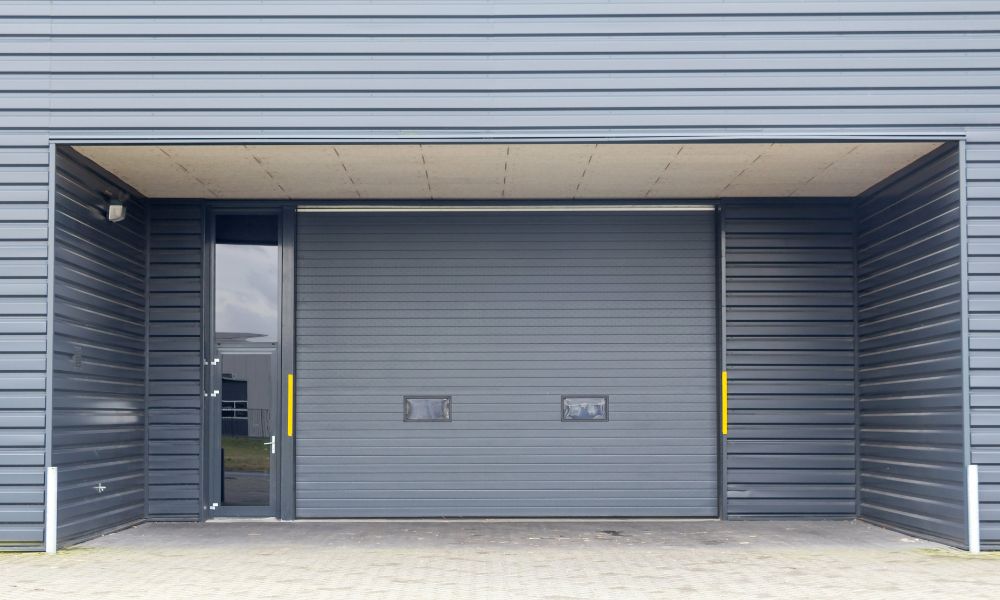 TheDoorFenceStoreInc-283213-Commercial-Garage-Door-Blogbanner1